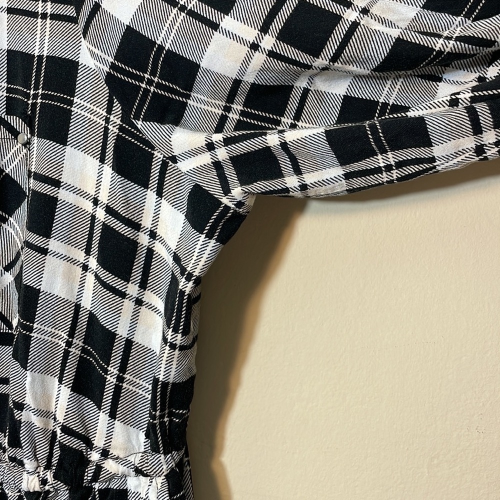 Torrid size 3 BLACK & IVORY PLAID CHALLIS ZIP FRONT DRAWSTRING SHIRT DRESS - Picture 9 of 11